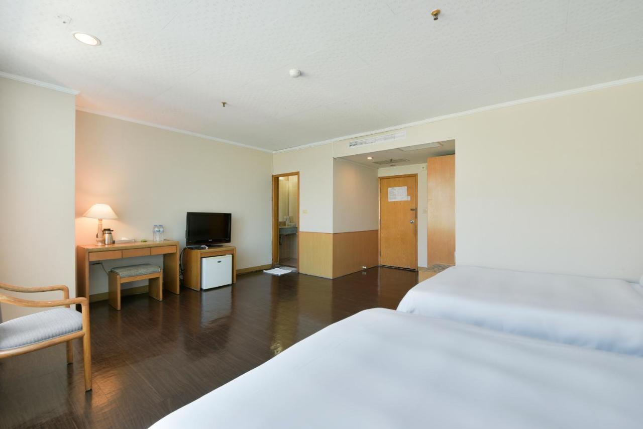 Back Home Hotel Chiayi City Dış mekan fotoğraf
