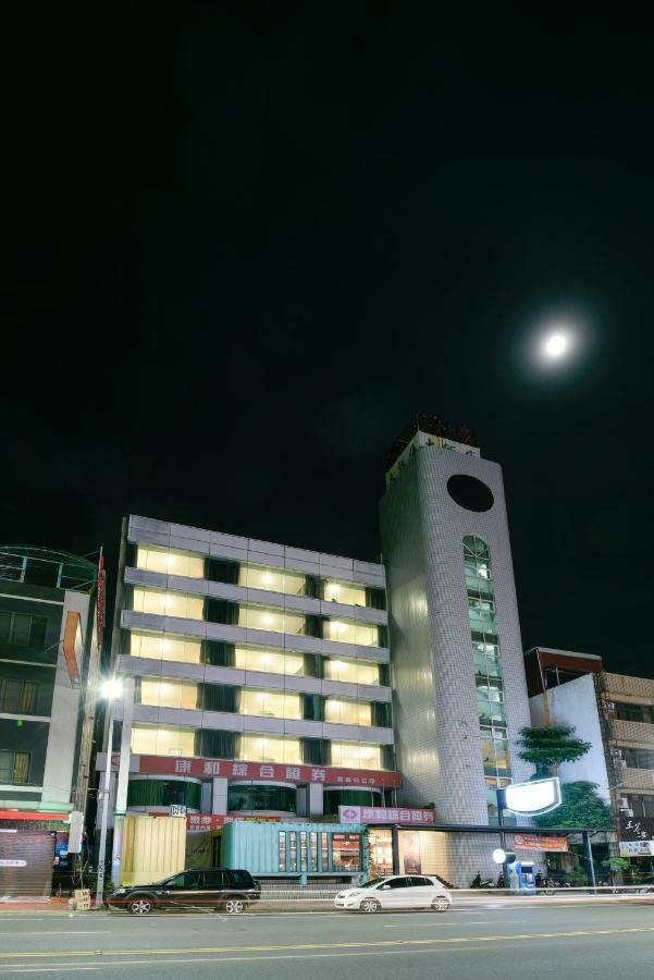 Back Home Hotel Chiayi City Dış mekan fotoğraf
