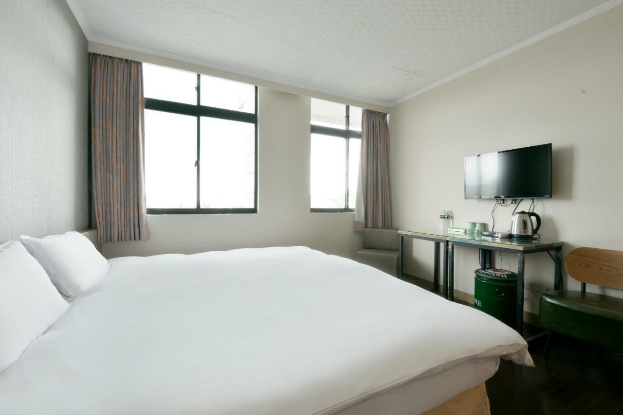 Back Home Hotel Chiayi City Dış mekan fotoğraf