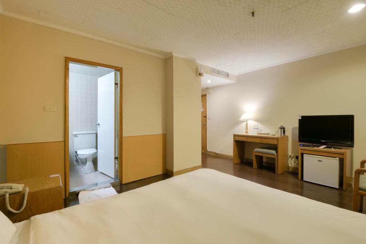 Back Home Hotel Chiayi City Dış mekan fotoğraf