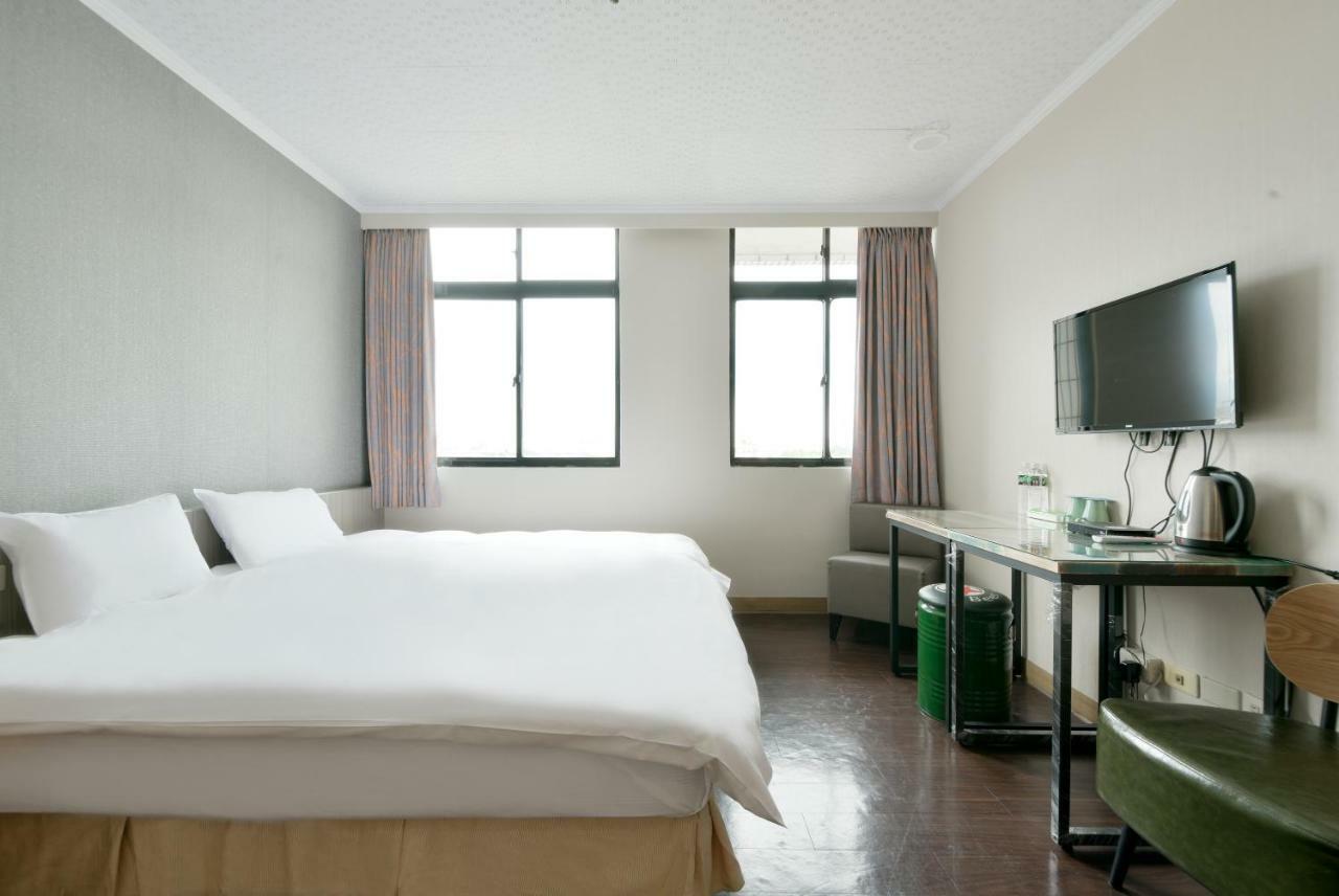 Back Home Hotel Chiayi City Dış mekan fotoğraf